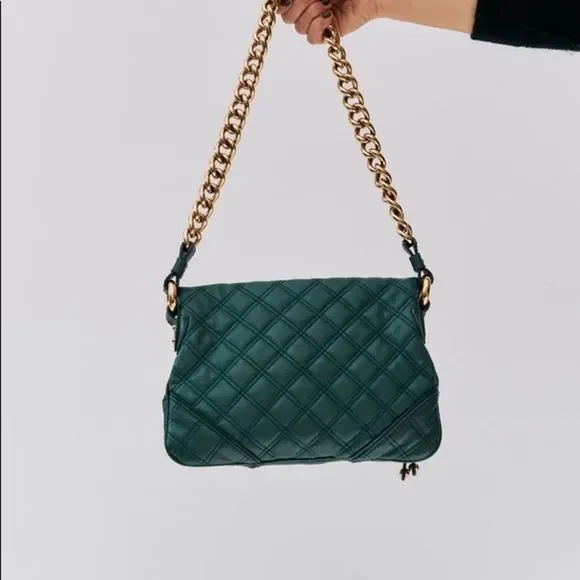 MARC JACOBS 100% AUTHENTIC BEAUTIFUL QUILTED SHOULDER BAG WITH GOLD HARDWARE! 😍
